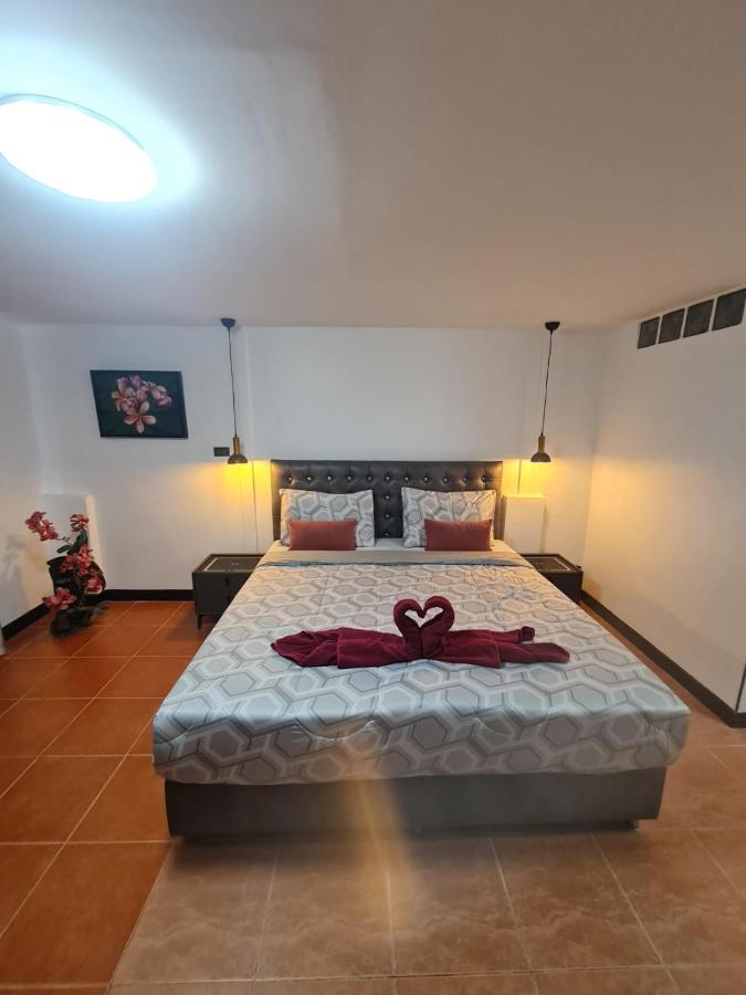 Happy Beach Jomtien Guesthouse Dış mekan fotoğraf