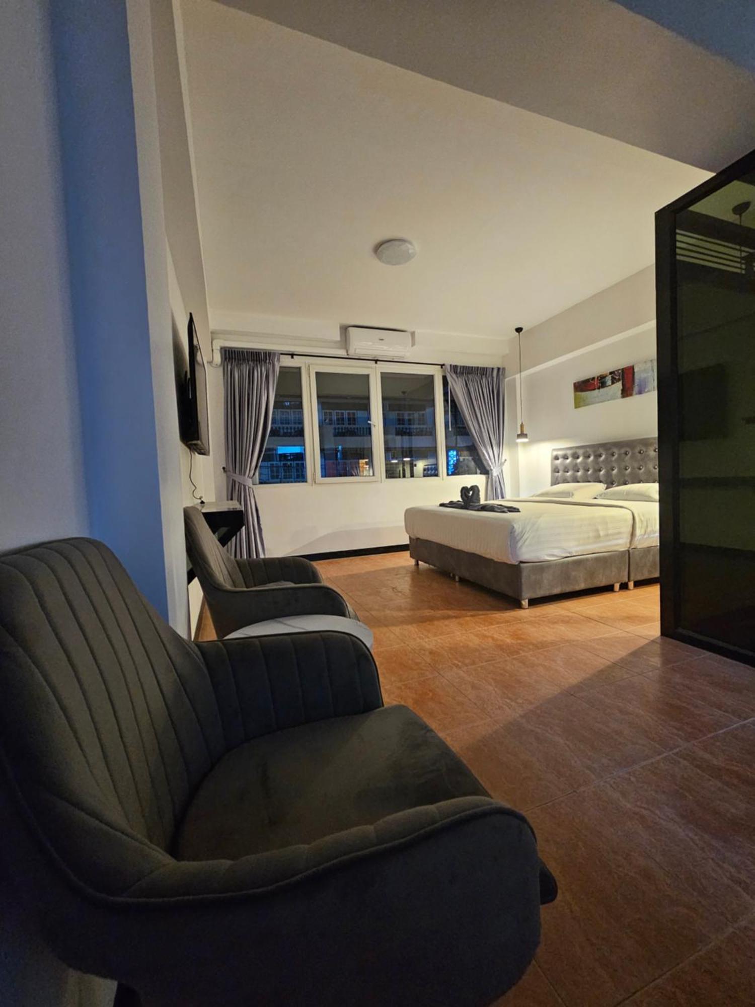Happy Beach Jomtien Guesthouse Dış mekan fotoğraf