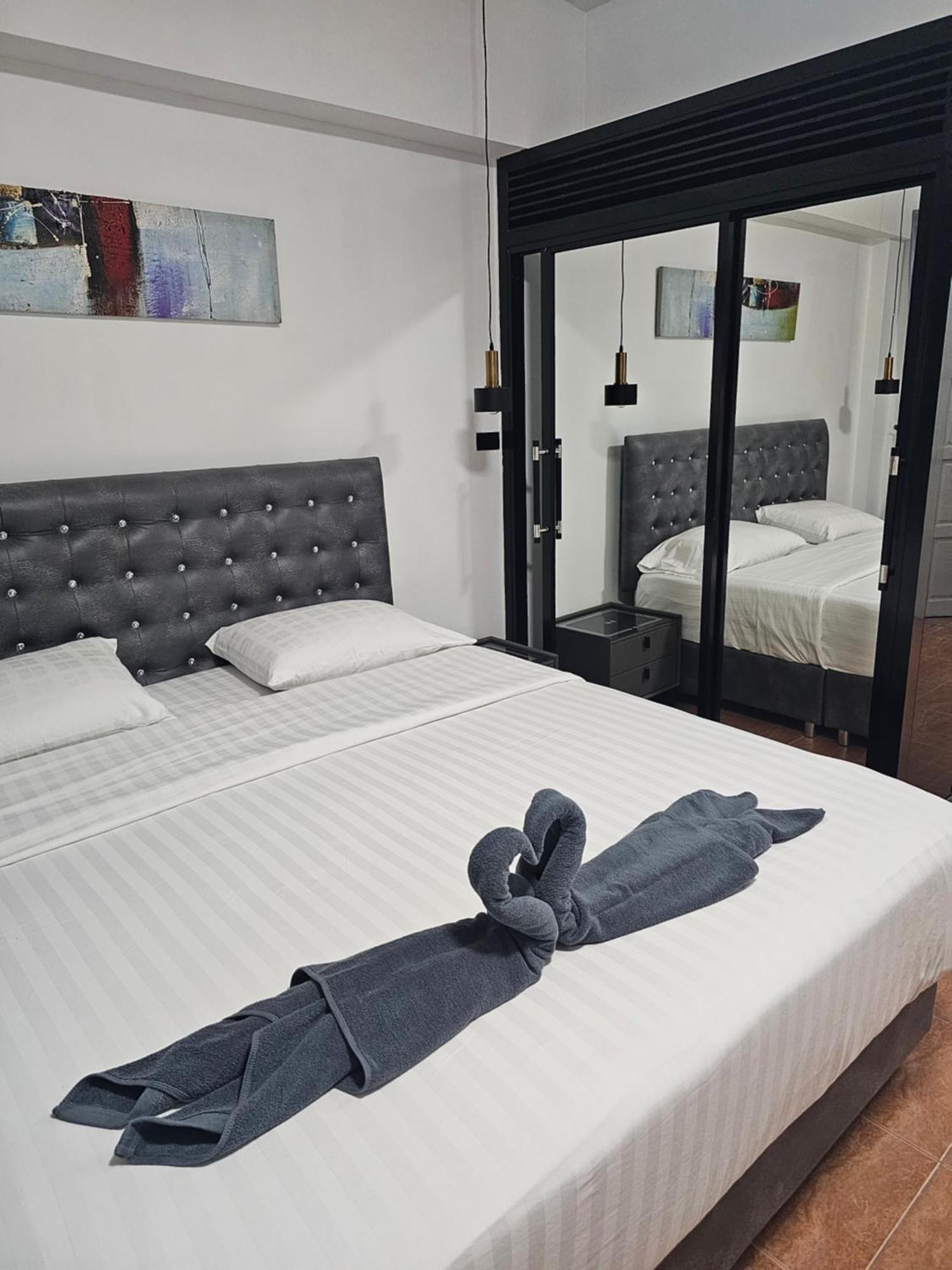 Happy Beach Jomtien Guesthouse Dış mekan fotoğraf